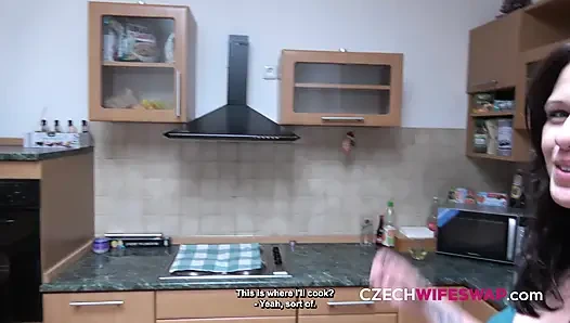 Genç, azgın ve sikişmeye hazır! (Çek evli kadın eş değiştirme)