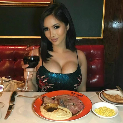 Dev seksi memeler sıçrayan Asya asosyal