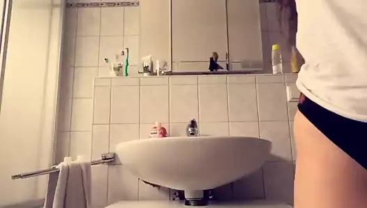 18 jaehrige Tuerkin zieht sich aus