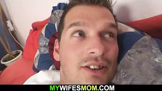 Eski anne inl aw sürmek onun horoz sonra oral seks