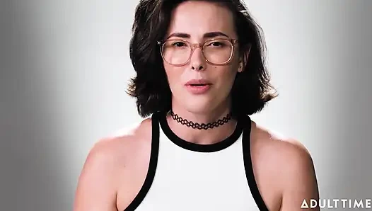 yıldızı kadınların nasıl orgazm olduğuyla röportaj yapıyor | Adult Time