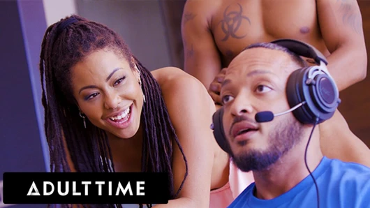 Yetişkin zamanı - büyük yarak pizza adam abanoz bebek kira noir aşağı yarak onun oyuncu bf fark etmeden!