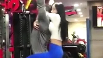 Mexicana flaquita en el GYM