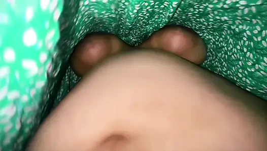 Arap üvey anne üvey oğluyla seks yaptıktan sonra tuvalete işiyor