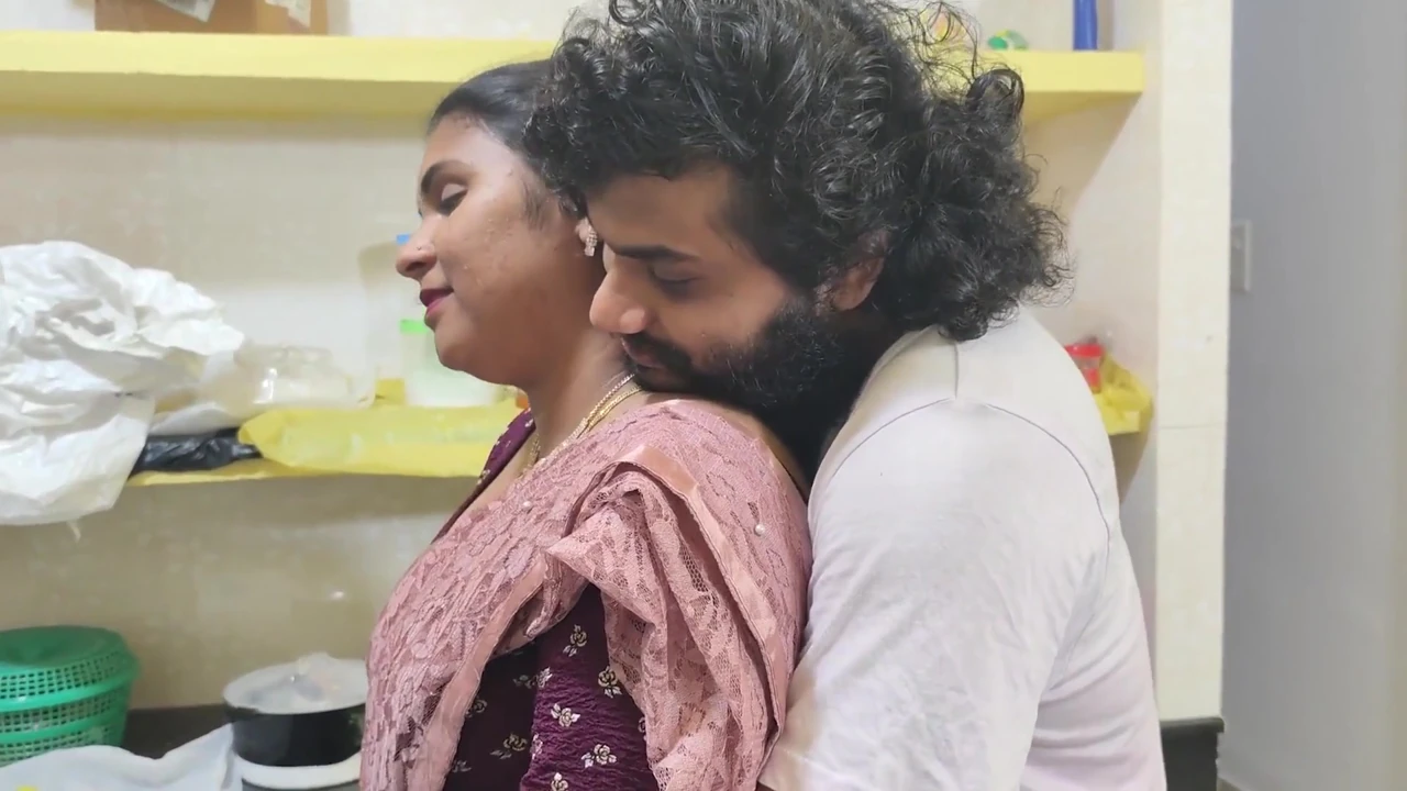 Saree Hip Press Navel Romance