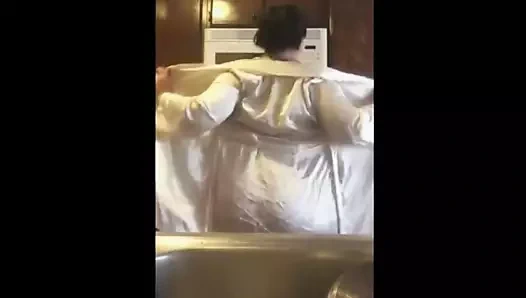 O ıslak kediyi pişir