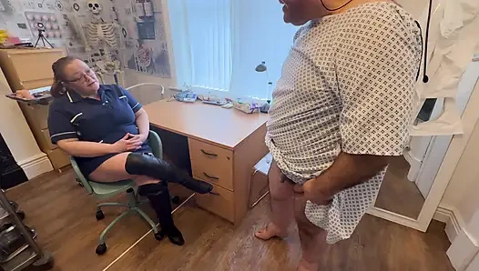 Bölüm 1: Bay Hughes küçük penisine yardım etmek için uzmanı matron satana'ya gidiyor!