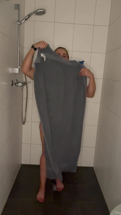 Волнующий момент из "душа Binkini мастурбация горячей воды, струя, мокрая, дергает, стоны оргазма, я кончаю"