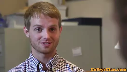 Ofiste kaslı düz olgun assfucking