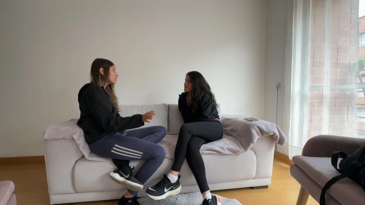 लेस्बियन सेक्स के साथ मेरे रूममेट किराए का भुगतान करना