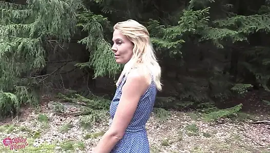 Kinky sarışın nimfo tam demiryolu rayında sevişti