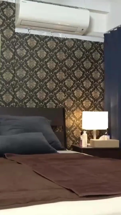 Büyüleyici ve erotik kibar kadınlarla belirli bir masaj salonu | Klip 1