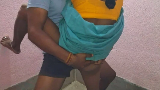 Hintli karı koca evde seks yapıyor