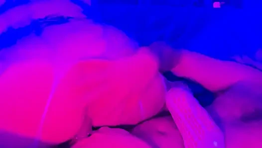 Gerçek kız arkadaş erkek arkadaşına ıslak gırtlağına kadar sakso çekiyor - ev yapımı amatör