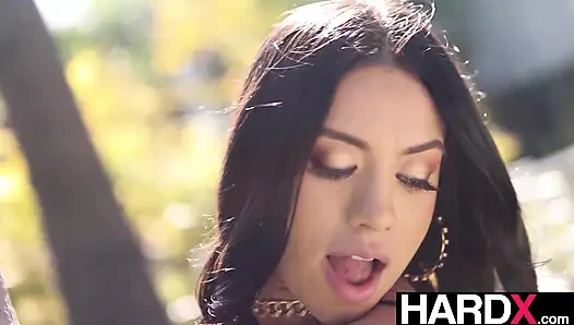 Hardx - yığılmış latin sert amcık büyük yarakla sikiliyor