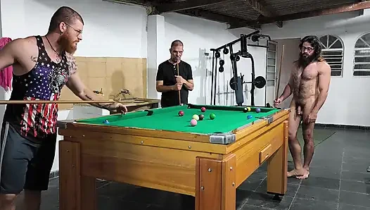 Arkadaşlarla çıplak oynamak