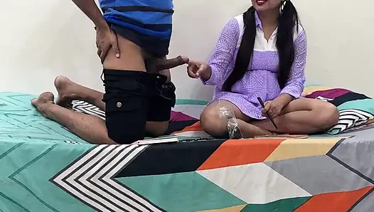 Grabfuck - oyundan dikkati dağılıyor - bekaretini kaybeden üvey kızı Hintçe ebeveynlerinin yatağında tutkulu seksle sona erdi