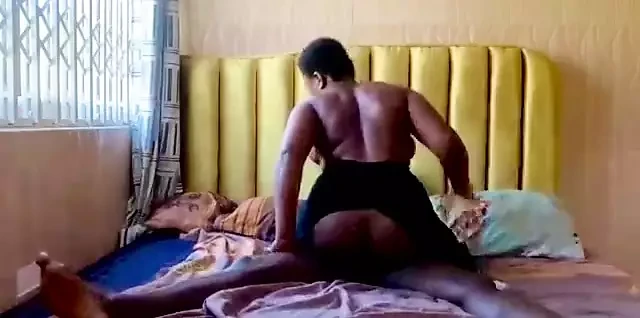 Сводный брат с большим хуем трясет меня