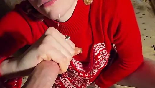 Kadın istediğini almak için onu sikinin yanından sikiyor