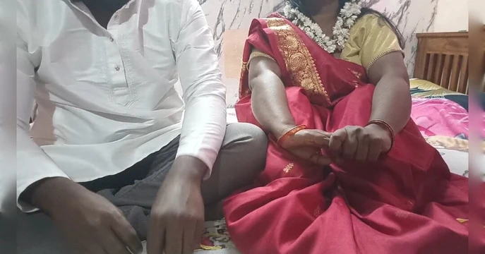 Hintli çiftin ilk gece videosu. Yüksek sesle inleyen tam Hintçe ses