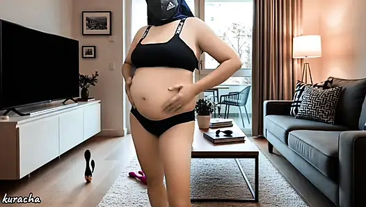 Hamile doktor evde yalnız başına izinde