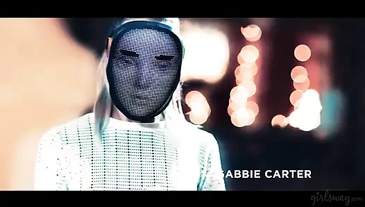 Girlsway - Gabbie Carter'ın seksi yardım robotu Emma Hix'in diliyle vajinal arızasını düzeltiyor