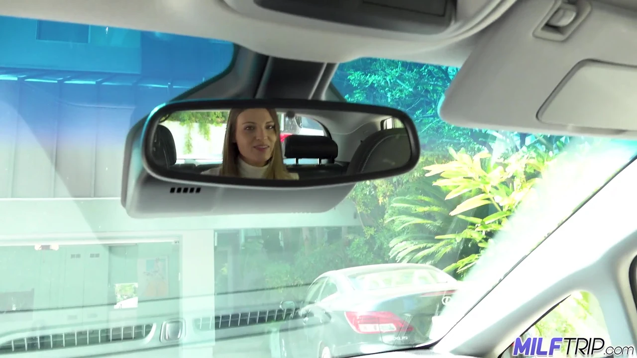 milftrip बड़े स्तनों वाली milf(चोदने लायक मम्मी) kenzie love अपनी गांड में उंगली से सदमे में रह गई