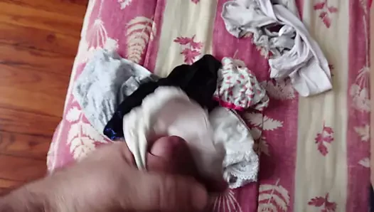 masturbation dans sa petite culotte