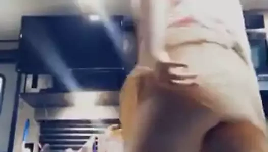 Kbear kıçını sallıyor