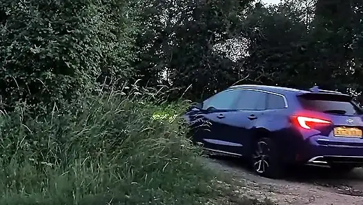 Azgın, araba durdu, çıplak yürüyüş, arabanın arkasında mastürbasyon... Neredeyse yakalanıyordum!