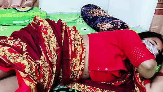 Yaramaz üvey anne üvey oğlu Desi Saree'i nasıl tatmin edeceklerini biliyor üvey anne sikişi xxx