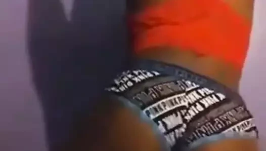 Şişman siyah göt twerk yapıyor