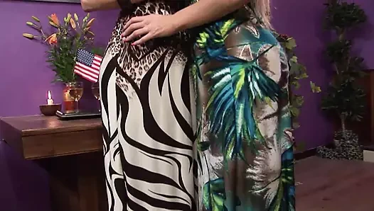 Lezbiyenler pussies yalamak