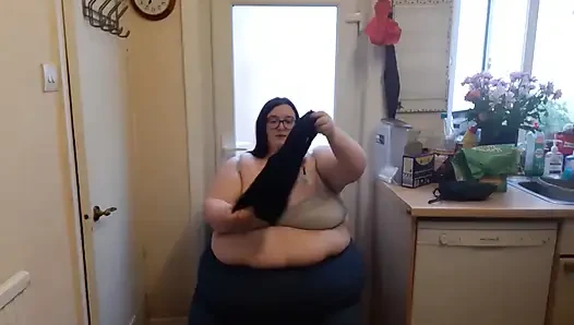 Ssbbw yeni bikinili şişman göbek götünü deniyor