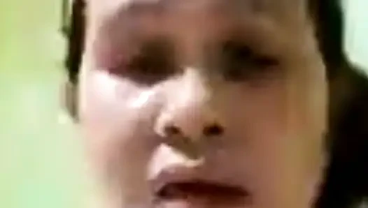 Biraz konuşuruz, sonra şehvetimizi serbest bıraktırmak için video seks yaparız