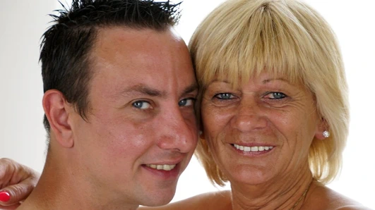 Diane sheperd'ın olgun kedi genç çük için aç