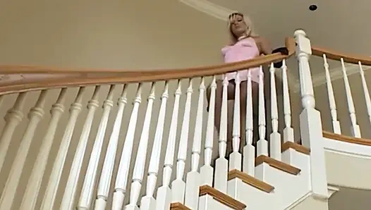 Grup seks sürtük birden fazla zonklayan yarakla genişletiliyor