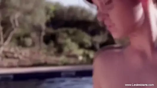 Yalama ve sevgi dolu lezbiyenler kedi zaman dik ve ıslak istemek