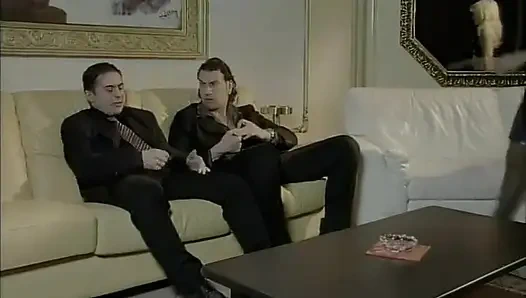 Bu Sarışının Poposu Için 2 Sert Penis