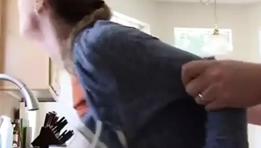 Bu Kadinin Goguslerine Bayiliyorummmmm