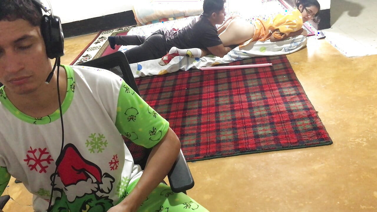 Arkadaşım otaku kız kardeşimi 5 dakikadan kısa sürede sikiyor