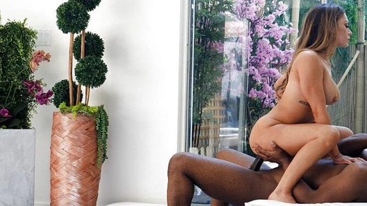 Süper sıcak latina kahrolası ona ilk siyah adam için bir iş almak