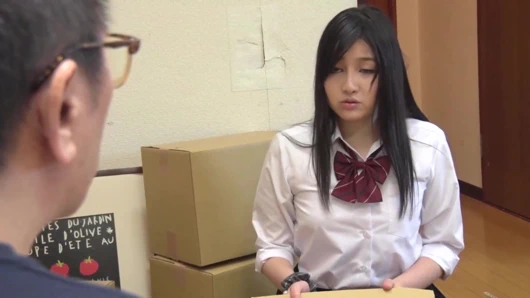 Amcığı kontrolden çıkmış, yeniden evlenmiş bir adamın üvey kızı!