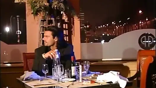 Güzel sarışın sadece ağzında büyük yarağı seviyor