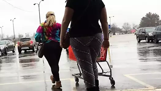 Bir çift kalın ve sallanan pençe