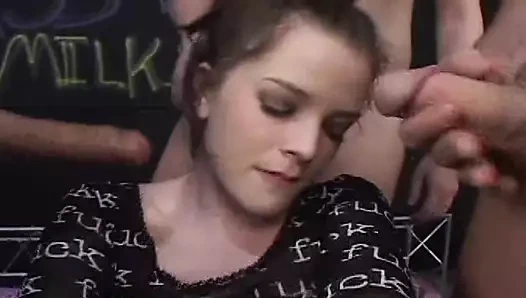 Grup sekste çarpıcı Keiko'yu görmeye hazır ol