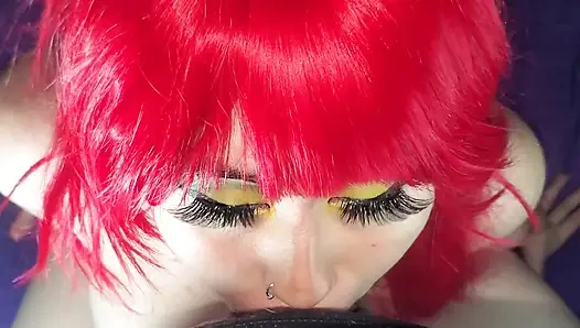 Güzel üvey kızım üvey annesi evde yokken yarağımı emmeyi ve dölümü yutmayı seviyor.