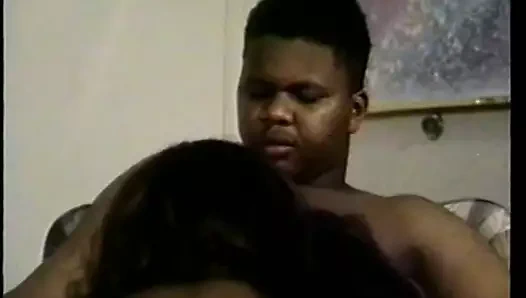 Asya ve siyah babes eğlenmek için bazı grup seks yapmak istiyor