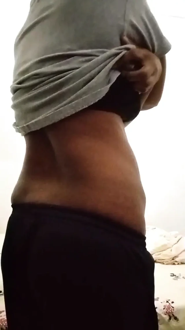 Sri Lankalı kampüs kızı soyunuyor