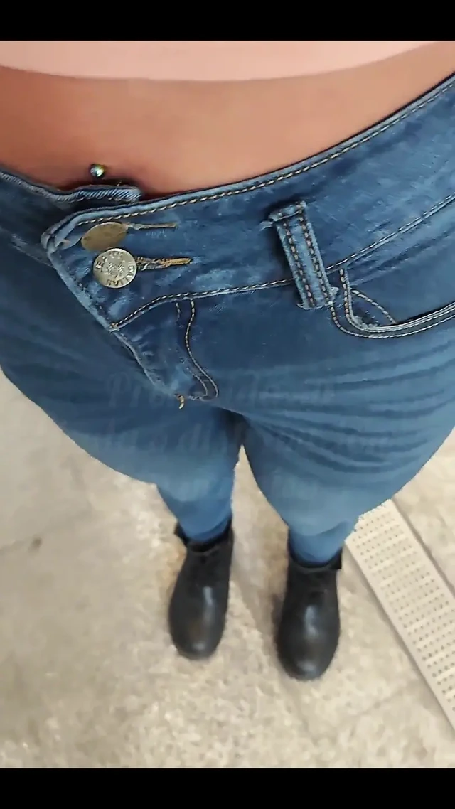 Alışveriş merkezinde tanıştığım aldatan bir kızı sikiyorum